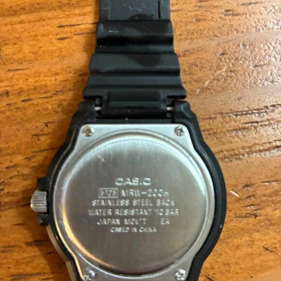 Casio Men's analog Watch w/Black Resin Band Water Resistant Excellent Condition - Picture 4 of 5